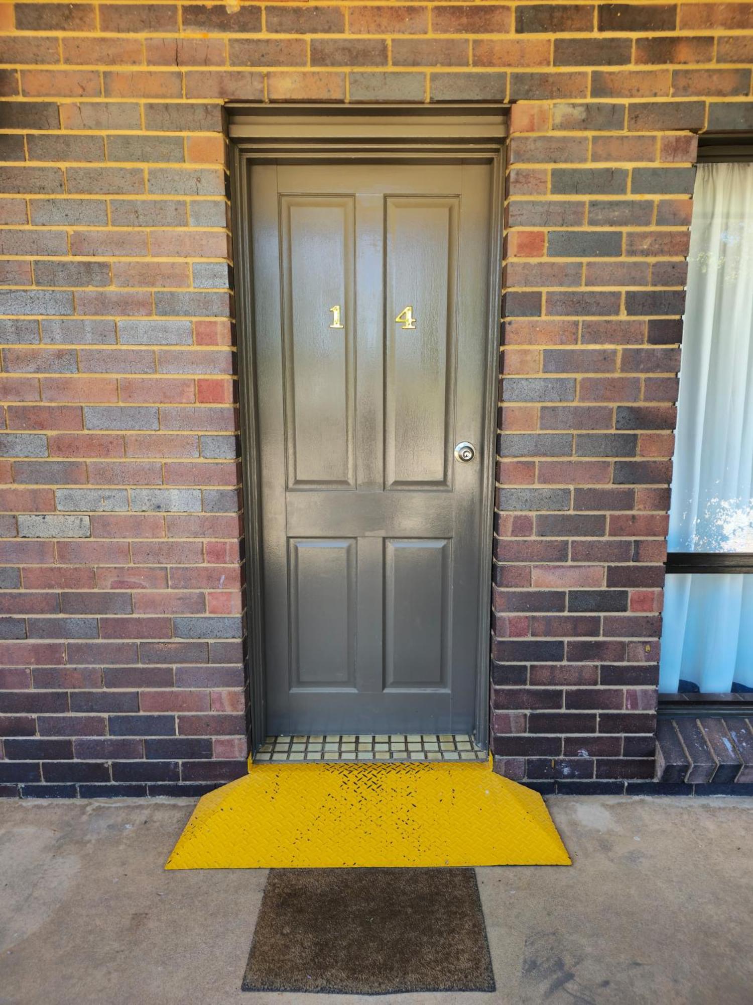Tumut Valley Motel Pet Friendly Exterior foto