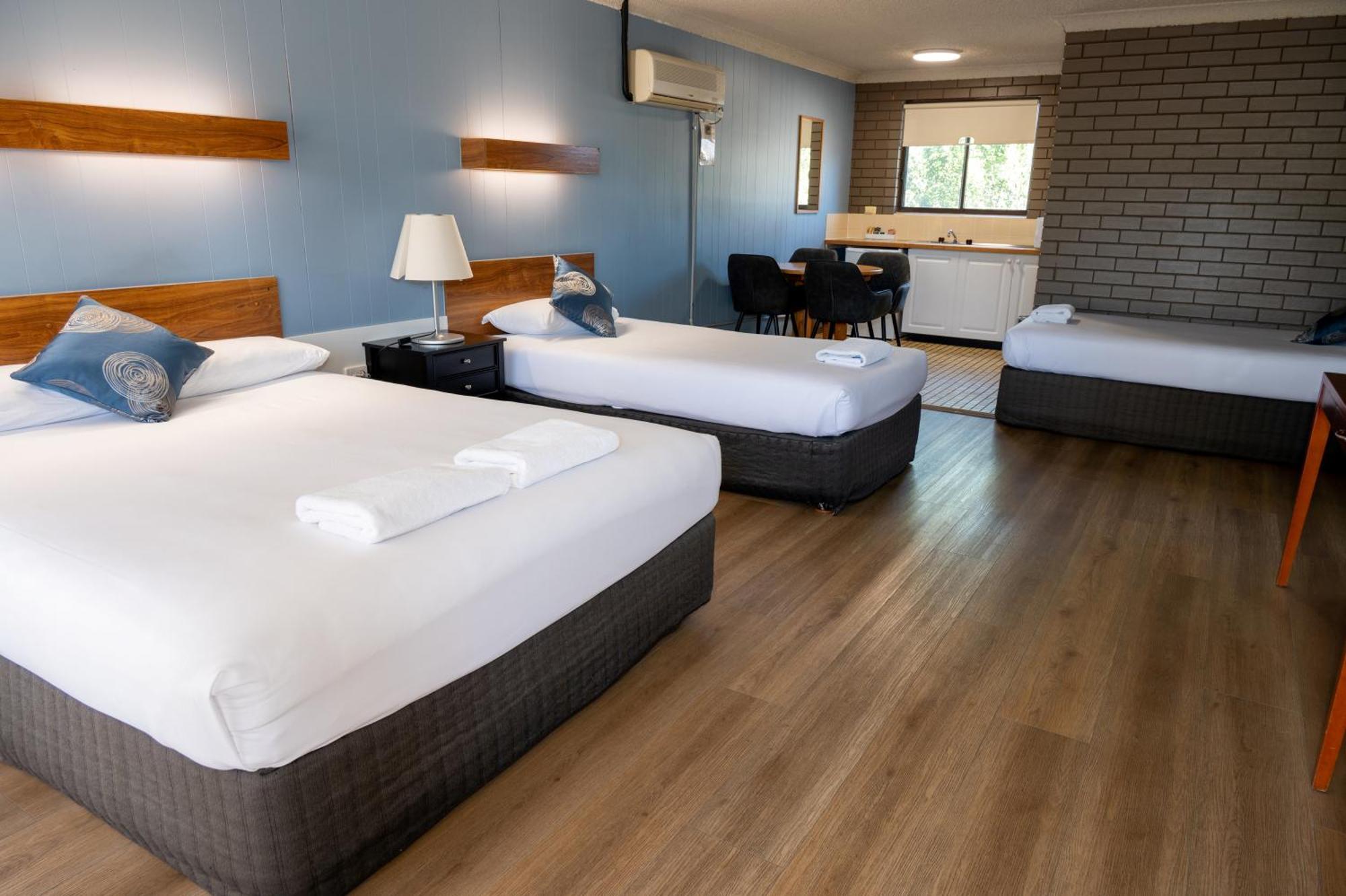 Tumut Valley Motel Pet Friendly Exterior foto