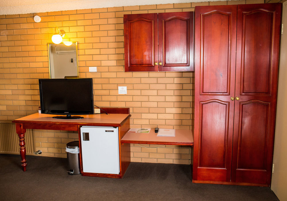 Tumut Valley Motel Pet Friendly Exterior foto